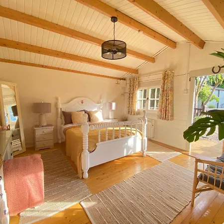 Beaufort House Bed & Breakfast 4*