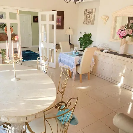 Beaufort House Bed & Breakfast 4*