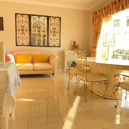 Beaufort House Accomodation 4*